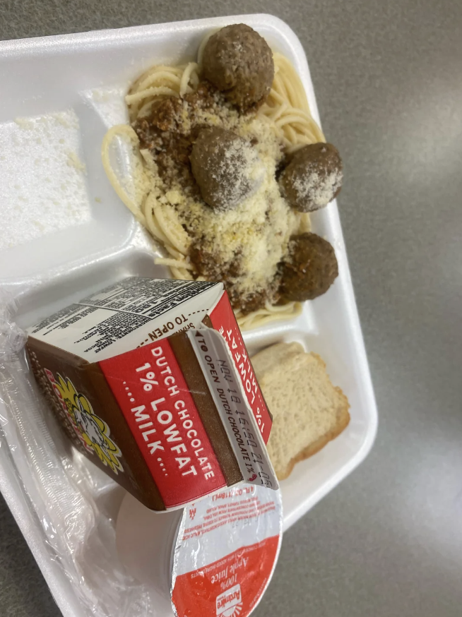 A plate of spaghetti and meatballs