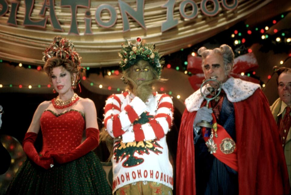 <h1 class="title">DR. SEUSS' HOW THE GRINCH STOLE CHRISTMAS, Christine Baranski, Jim Carrey, Jaffrey Tambor, 2000</h1><cite class="credit">©Universal/Courtesy Everett Collection</cite>