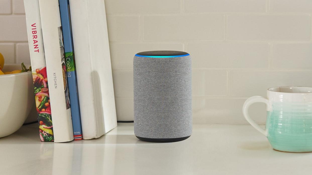 Über den Echo Plus und andere Smartspeaker von Amazon können Nutzer fortan auch in Deutschland Inhalte von Apple Music hören. Foto: Amazon