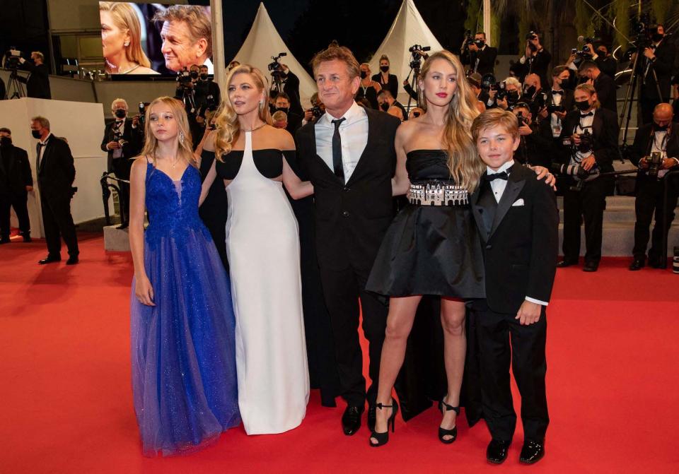 Jadyn Rylee, Katheryn Winnick, Sean Penn, sa fille Dylan Penn et Beckam Crawford