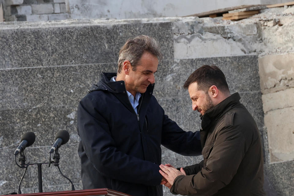 Kyriakos Mitsotakis (links) und Wolodymyr Selenskyj. (Bild: REUTERS/Stringer)