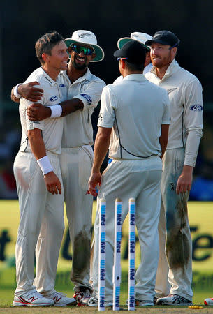 Cricket - India v New Zealand - First Test cricket match - Green Park Stadium, Kanpur, India - 22/09/2016. New Zealand's Trent Boult celebrates with teammates after taking the wicket of India's Mohammed Shami. REUTERS/Danish Siddiqui