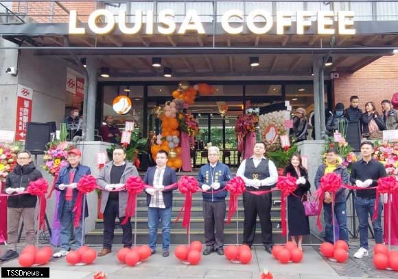 宜蘭傳藝中心打造親子共讀咖啡店，路易莎咖啡LOUISA COFFEE傳藝店舉行開幕，推出傳藝限定開運美食。（圖：全聯善美的文化藝術基金會提供）