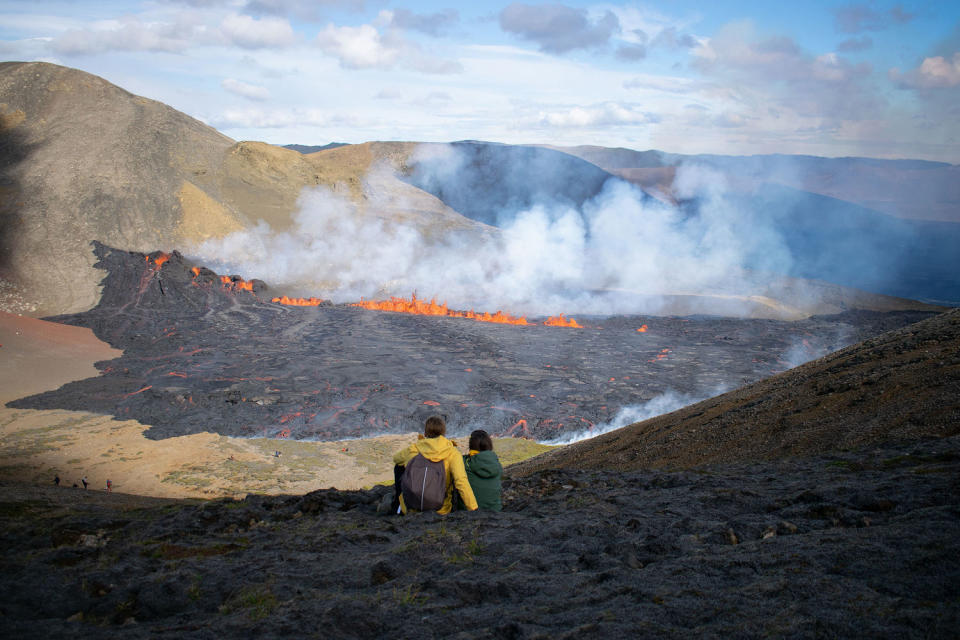 TOPSHOT-ICELAND-VOLCANO-ERUPTION (Jeremie Richard / AFP via Getty Images)