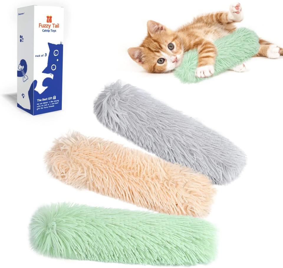 Potaroma cat pillow kicker toy