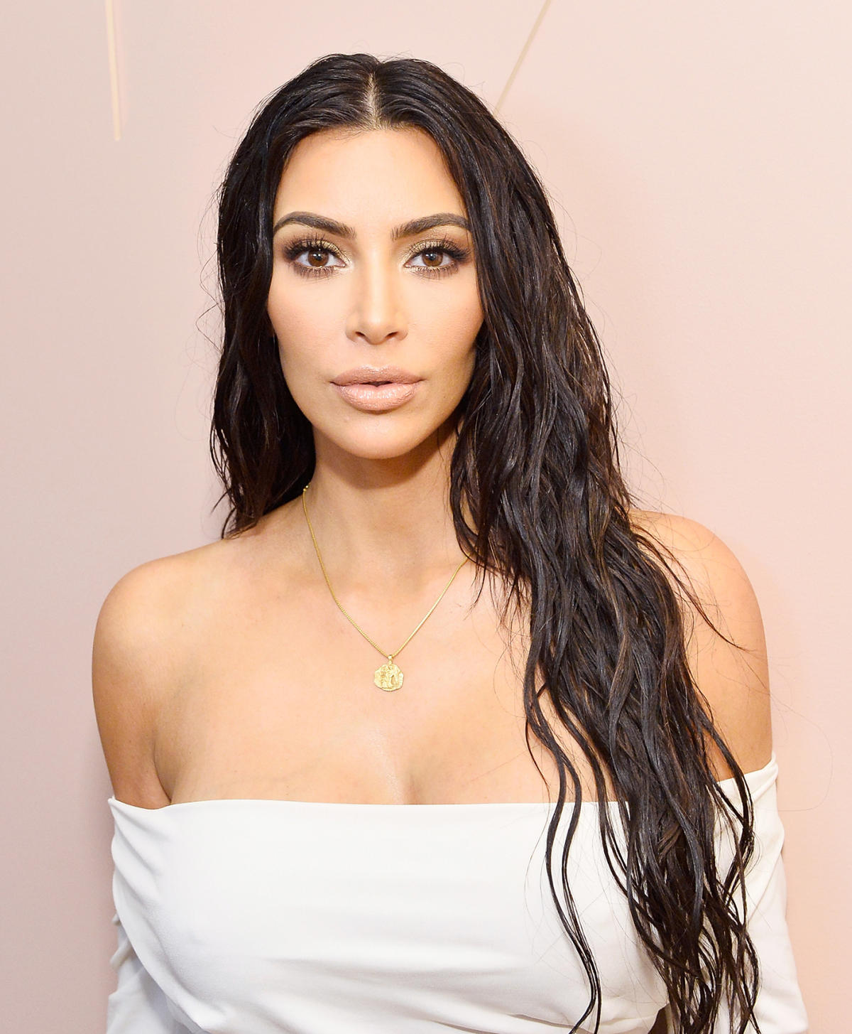 Kim Kardashian's boobs spill out of gym gear - Mirror Online