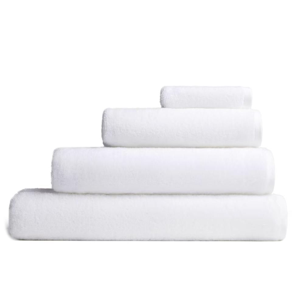 <p><a href="https://go.redirectingat.com?id=74968X1596630&url=https%3A%2F%2Fwww.parachutehome.com%2Fproducts%2Ffeatherweight-plush-towels&sref=https%3A%2F%2Fwww.bestproducts.com%2Fhome%2Fg60329606%2Fparachute-warehouse-sale-march-2024%2F" rel="nofollow noopener" target="_blank" data-ylk="slk:Shop Now;elm:context_link;itc:0;sec:content-canvas" class="link ">Shop Now</a></p><p>Featherweight Plush Towels</p><p>parachutehome.com</p><p>$21.60</p>