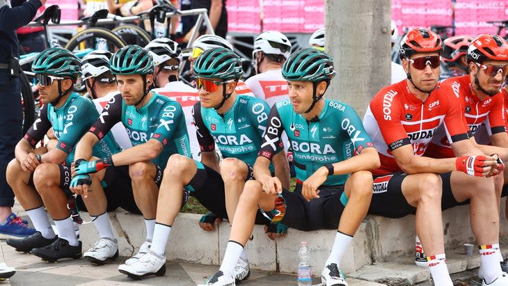 <span class="article__caption">Zwiehoff (second left) will be kept busy in the third week of the Giro as he guards his GC leaders.</span> (Photo: Michael Steele/Getty Images)