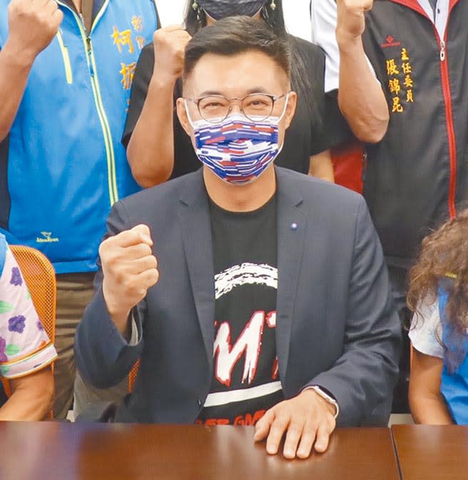 國民黨主席江啟臣19日拜訪彰化縣議會，表示國民黨的兩岸政策就是和平對話和溝通。（吳敏菁攝）