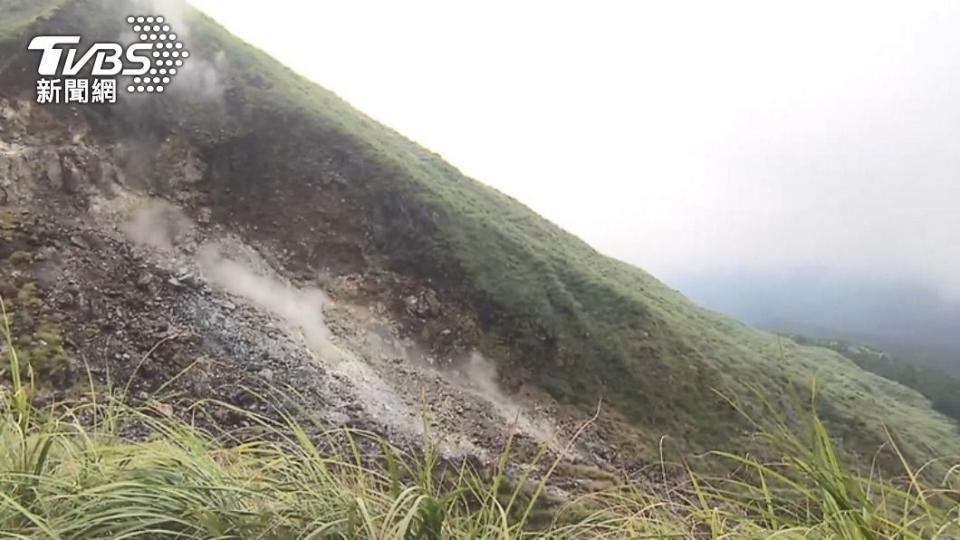 此次觀測發現火山噴發口多了「磺嘴山」。（圖／TVBS）