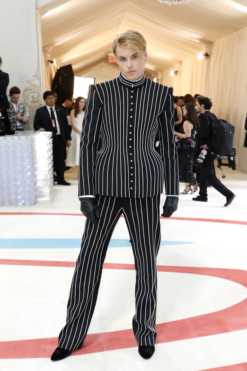 new york, new york may 01 gustav witzoe attends the 2023 met gala celebrating karl lagerfeld a line of beauty at the metropolitan museum of art on may 01, 2023 in new york city photo by mike coppolagetty images