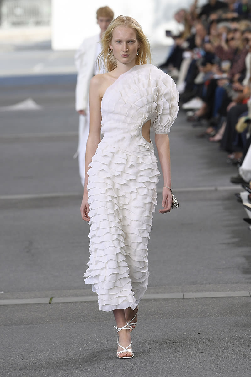 Model on the runway at Chloé Ready To Wear Spring 2024 held at Port de La Bourdonnais on September 28, 2023 in Paris, France.