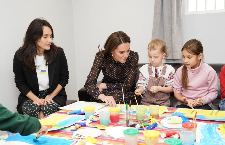 reading, england   november 17  catherine, princess of wales visits the reading ukrainian community centre on november 17, 2022 in reading, england photo by paul edwards   wpa poolgetty images