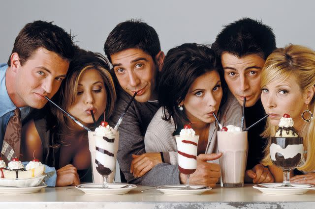 <p>NBCU Photo Bank/NBCUniversal via Getty</p> Matthew Perry as Chandler Bing, Jennifer Aniston as Rachel Green, David Schwimmer as Ross Geller, Courteney Cox as Monica Geller, Matt Le Blanc as Joey Tribbiani, Lisa Kudrow as Phoebe Buffay on Friends.