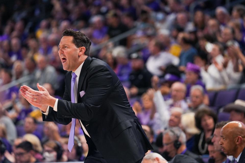 Grand Canyon Antelopes head coach Bryce Drew calls out to his team during the second half against New Mexico State on Saturday, Feb. 19, 2022, in Phoenix.