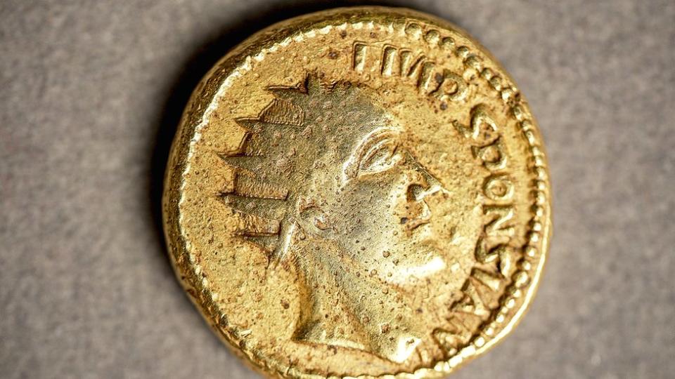 Moneda de oro con la cara de Esponsiano I