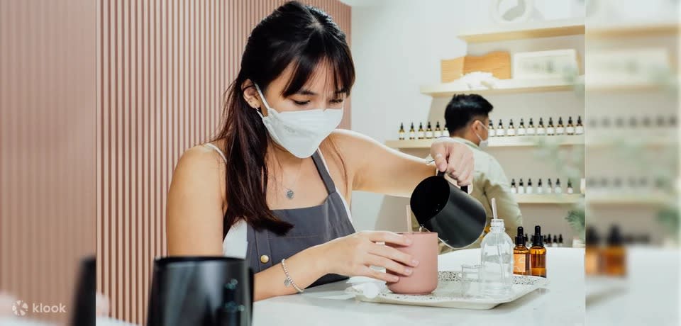 Build A Scented Soy Candle in 45 Minutes in Tai Seng Singapore. (Photo: Klook)