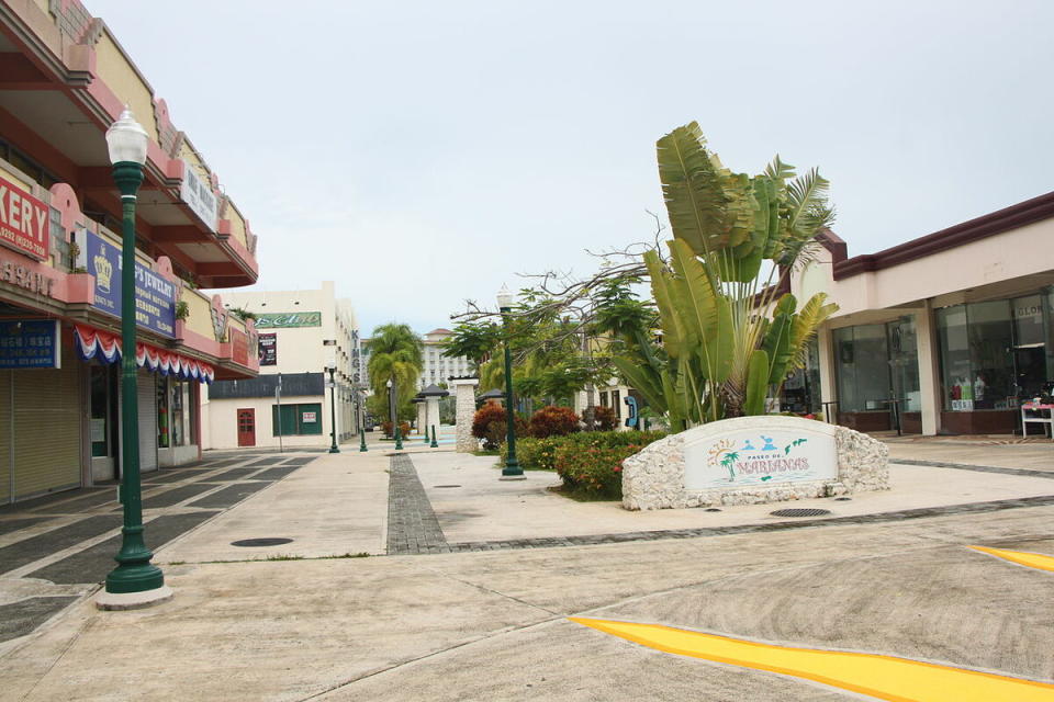 因中國遊客能免簽證進入塞班島，加上距離近，塞班島成為中國人進入美國的一大捷徑。不過，缺點是停留時間有限，亦不提供政治庇護。   圖 : 翻攝自維基百科