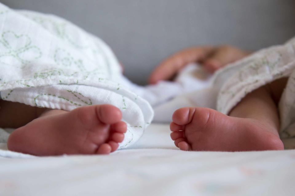 Huiling Huang / EyeEm/Getty Stock image of twin babies laying next to each other