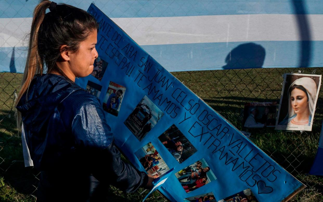 Malvina Vallejos, sister of missing submariner Celso Oscar Vallejos, hangs a message for the 44 crew members of the missing submarine - AFP