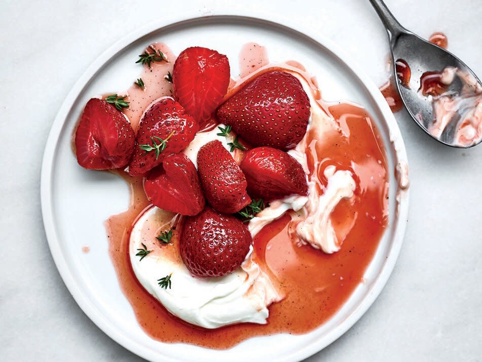 Rosé-Poached Berries Are the Warm Weather Dessert You Deserve 