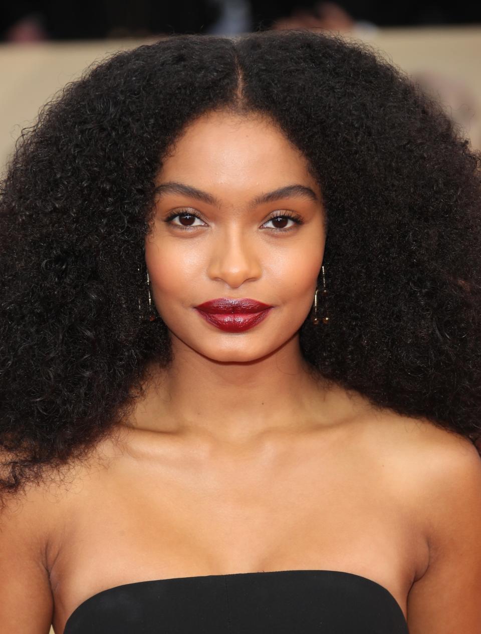 We imagine this is Yara’s woke-up-like-this look, with the addition of a metallic berry lipstick that makes her red-carpet ready. At the SAG Awards, the star rocked gorgeous volume with her middle-parted curls.