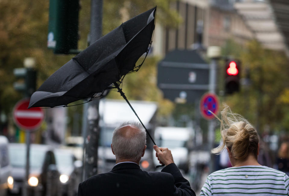 Vor allem in Hessen, Thüringen und Sachsen sowie Rheinland-Pfalz, Baden-Württemberg und Bayern spürte man die Auswirkungen des Sturms. (Bild: Frank Rumpenhorst/AFP/Getty Images)