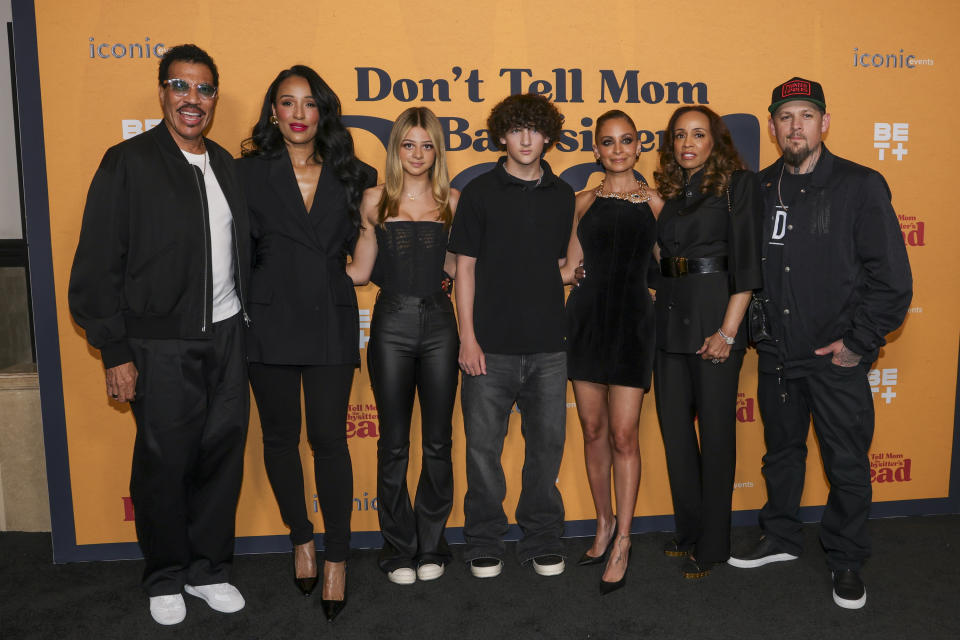 Nicole Richie, Lionel Richie, Lisa Parigi, Harlow Madden, Sparrow Madden, Brenda Harvey-Richie, Joel Madden, "Don't Tell Mom the Babysitter's Dead" premiere, The Grove, Los Angeles, Schiaparelli