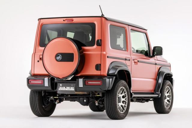 The Suzuki Jimny Does a Great Impression of the Mercedes-Benz G-Wagen in  Japan