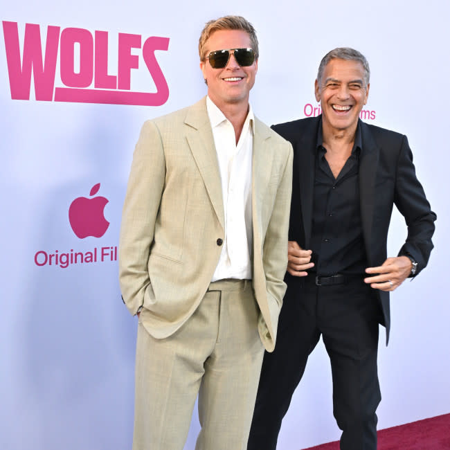 El actor de 63 años trabajó con Brad, de 60, en la cinta 'Wolfs', y ahora ha revelado que son grandes co-protagonistas ya que se sienten muy cómodos compartiendo proyectos e, incluso, seguros con la interpretación del otro. credit:Bang Showbiz