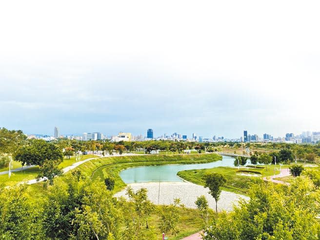 水湳中央公園占地67公頃，媲美紐約中央公園，為未來高端住宅的代表區域。圖／黃繡鳳