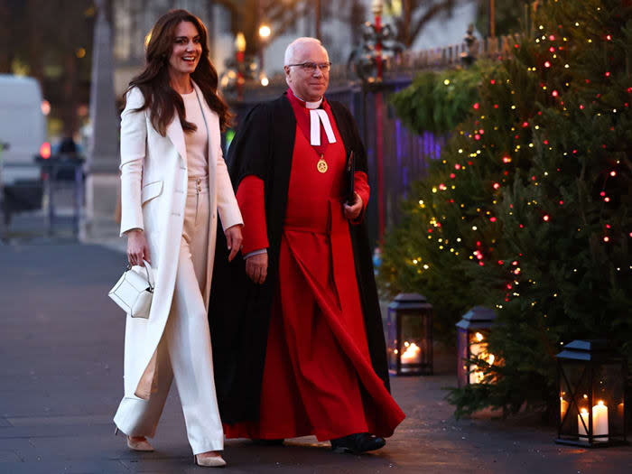 La princesa de Gales con el decano de la abadía