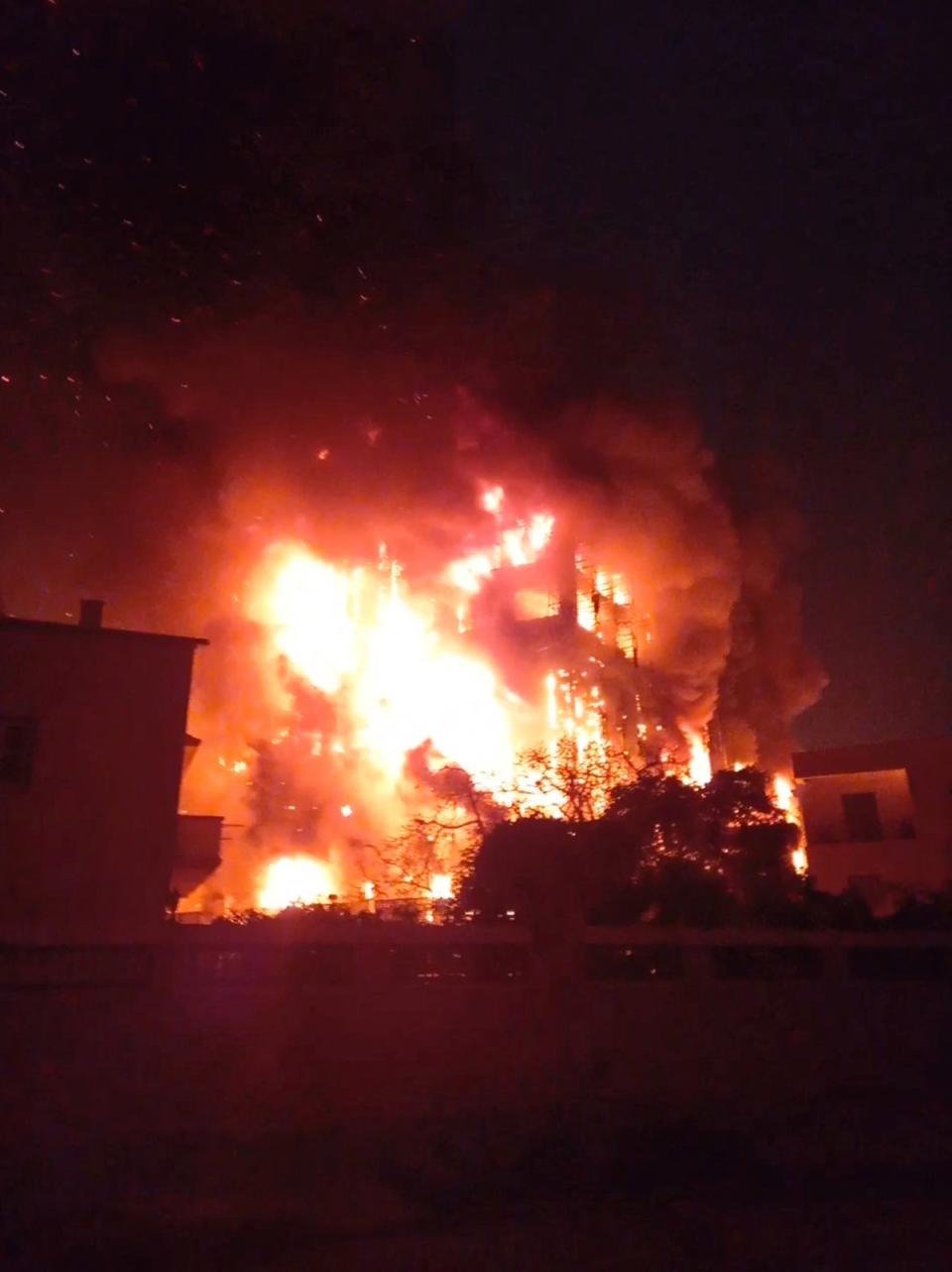 Fire engulfs police facility in Egypt's Ismailia (Mimi Eroq via REUTERS)