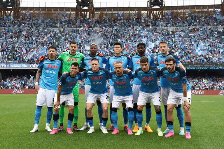 Napoli se coronó campeón de la Serie A después de 33 años con un equipo formado después de las partidas de varios jugadores clave