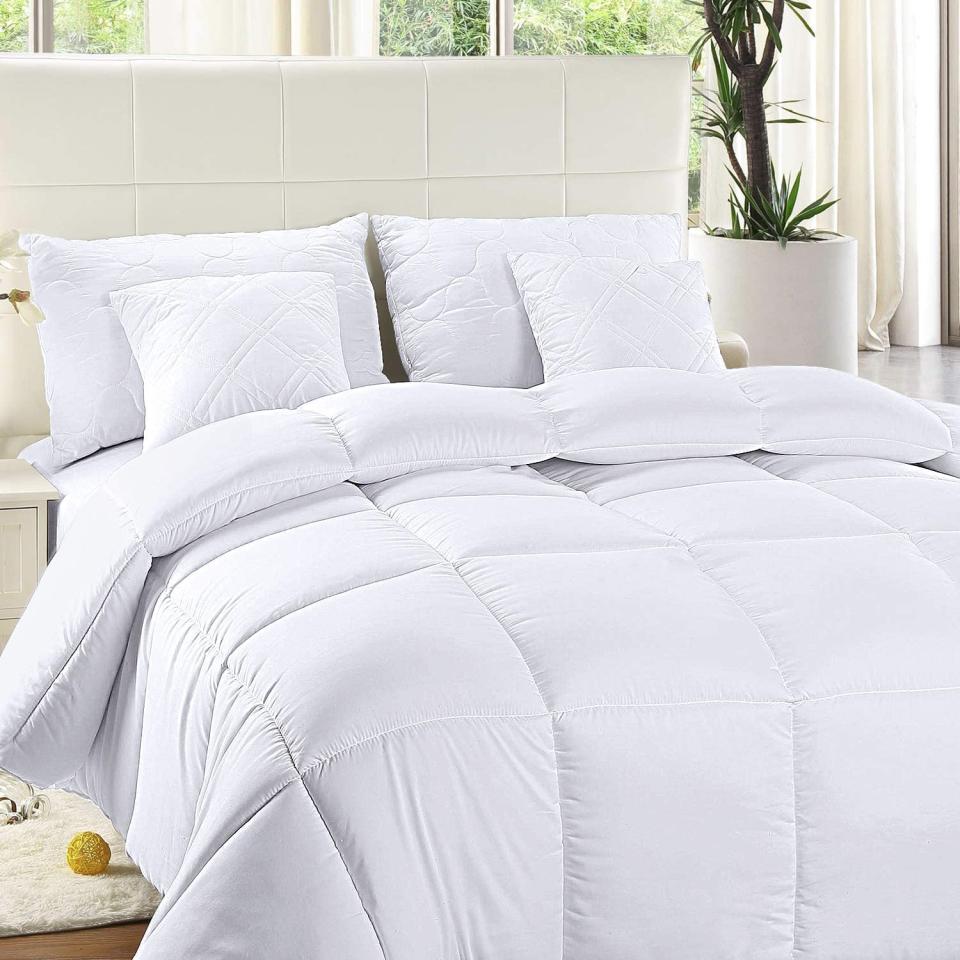Utopia-Bedding-Comforter-Duvet-Insert-Quilted Comforter-with-Corner-Tabs-Box-Stitched-Down-Alternative-Comforter