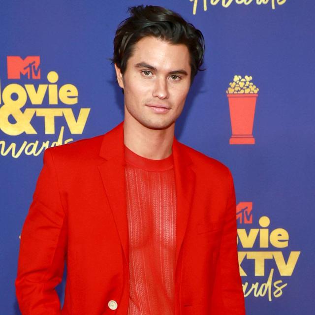 Chase Stokes And Madelyn Cline Spice Up Date Night With Twinning Looks At 21 Mtv Movie Tv Awards
