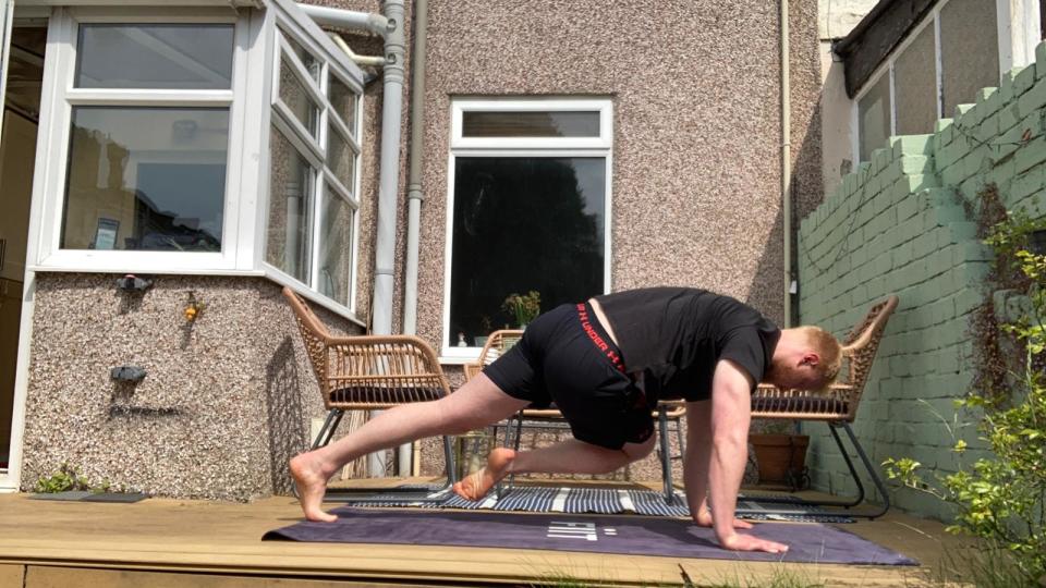 Fit&Well writer Harry Bullmore trying Chris Hemsworth's four-move core workout