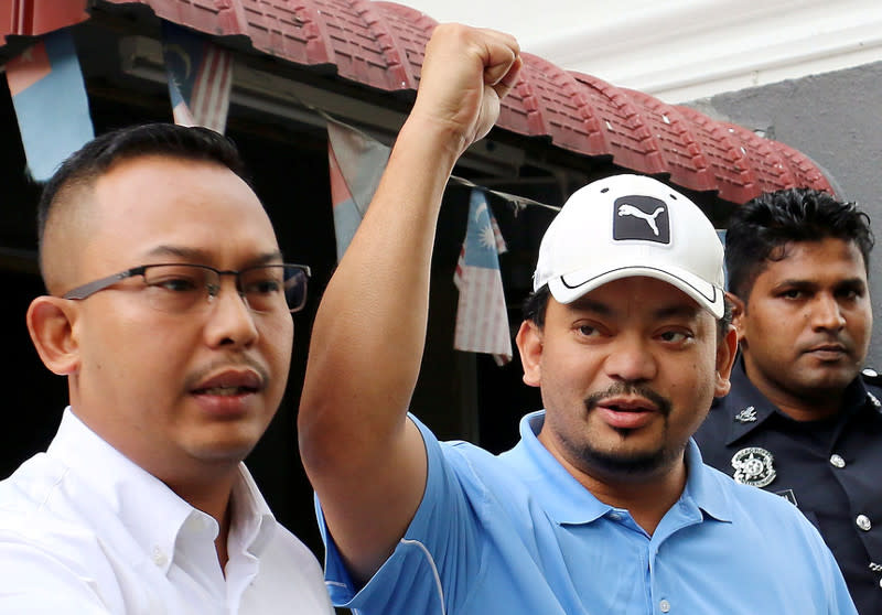 The 51-year-old lawyer (centre) said that he will sue Johor police chief Datuk Ayob Khan Mydin Pitchay and one senior police officer over the ‘slanderous’ charges. — Bernama pic