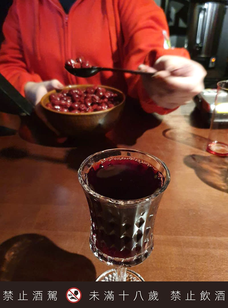 WishNivka烏克蘭櫻桃酒提供
