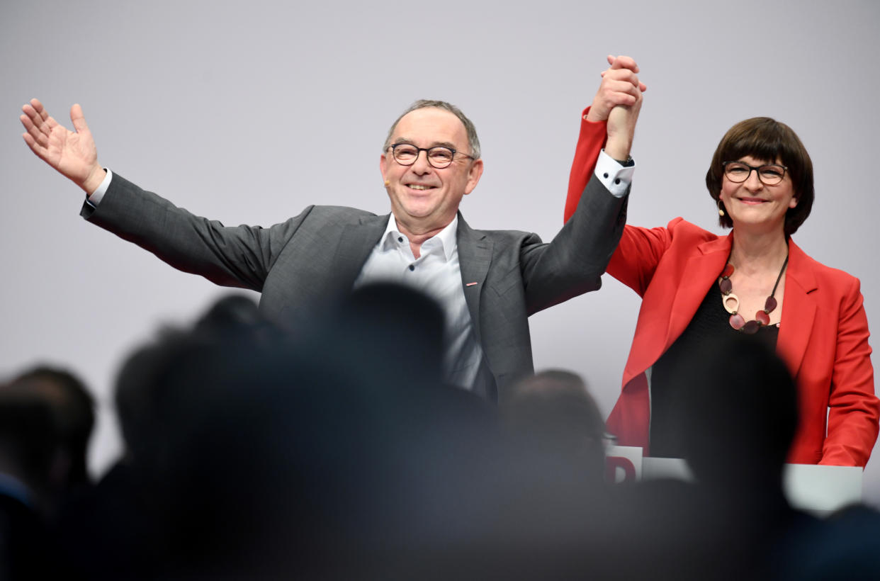 Saskia Esken und Norbert Walter-Borjans sind die neuen Vorsitzenden der SPD (Bild: Reuters/Annegret Hilse)