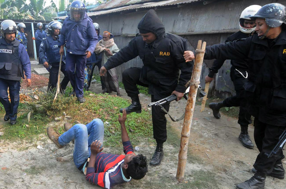 Bangladeshi policemen beat a suspect, following an attack on a polling station, in Bogra, north of Dhaka, Bangladesh, Sunday, Jan. 5, 2014. Police in Bangladesh fired at protesters and more than 100 polling stations were torched in Sunday’s general elections marred by violence and a boycott by the opposition, which dismissed the polls as a farce. (AP Photo)