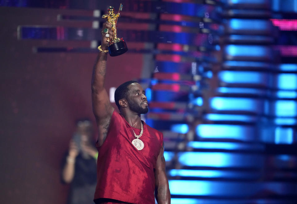Sean "Diddy" Combs recibe el premio Global Icon en los Premios MTV a los Videos Musicales el martes 12 de septiembre de 2023 en el Prudential Center en Newark, Nueva Jersey. (Foto Charles Sykes/Invision/AP)