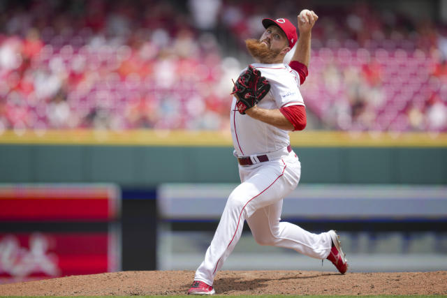 Fraley homers twice, hits tiebreaking shot in 9th as Reds beat Marlins 7-4  to spoil Pérez's debut