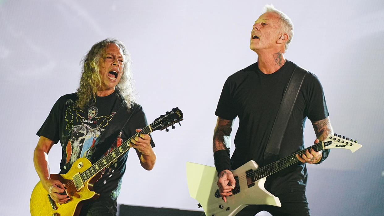  James Hetfield and Kirk Hammett performing live. 