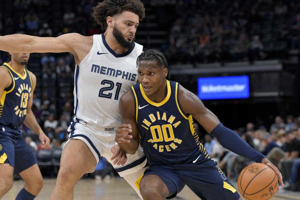 Indiana Pacers guard Bennedict Mathurin (00) handles the ball against Memphis Grizzlies forward David Roddy (21) in the first half of an NBA preseason basketball game Sunday, Oct. 8, 2023, in Memphis, Tenn. (AP Photo/Brandon Dill)