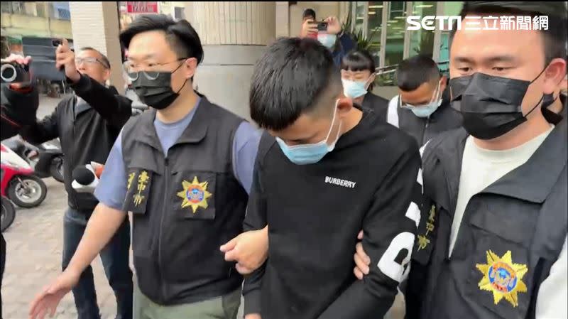 3名惡煞張姓駕駛10萬元交保，其他兩人因有串證之虞遭法官裁定收押禁見。(圖/翻攝畫面)