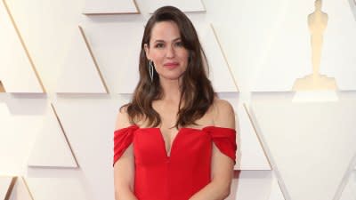 See Jennifer Garner's Fashion Evolution On and Off the Red Carpet: From Glitzy Gowns to Chic Jeans