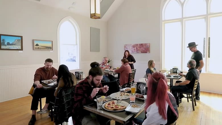 A spotlessly clean dining room 