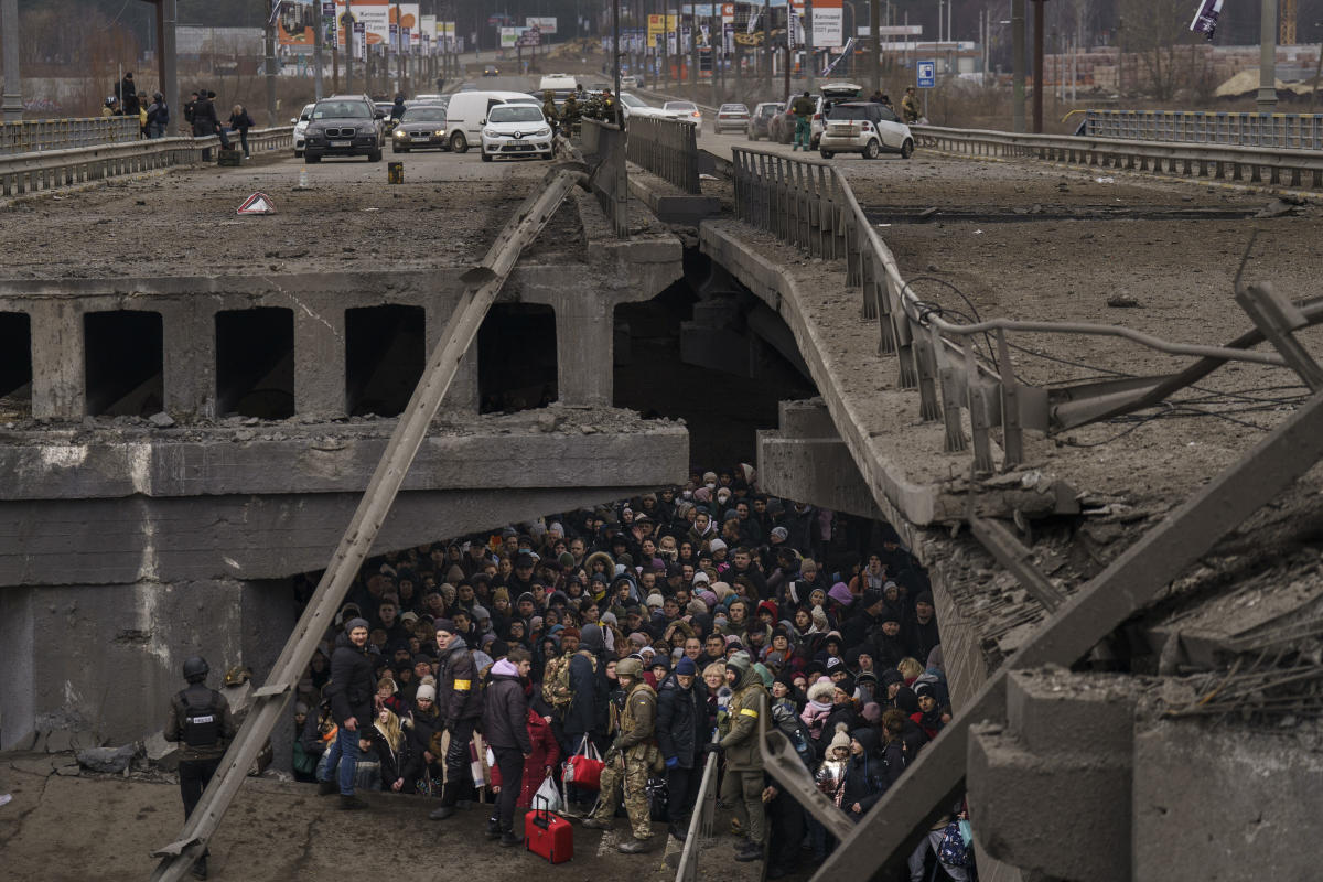 Мост в Киеве взорвали