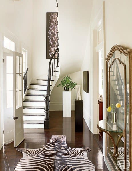 A Pablo Atchugarry marble sculpture stands in the bold black-and-white stair hall of a <a rel="nofollow noopener" href="https://www.architecturaldigest.com/gallery/lee-ledbetter-new-orleans-house-slideshow?mbid=synd_yahoo_rss" target="_blank" data-ylk="slk:New Orleans home;elm:context_link;itc:0;sec:content-canvas" class="link ">New Orleans home</a> designed by Lee Ledbetter.